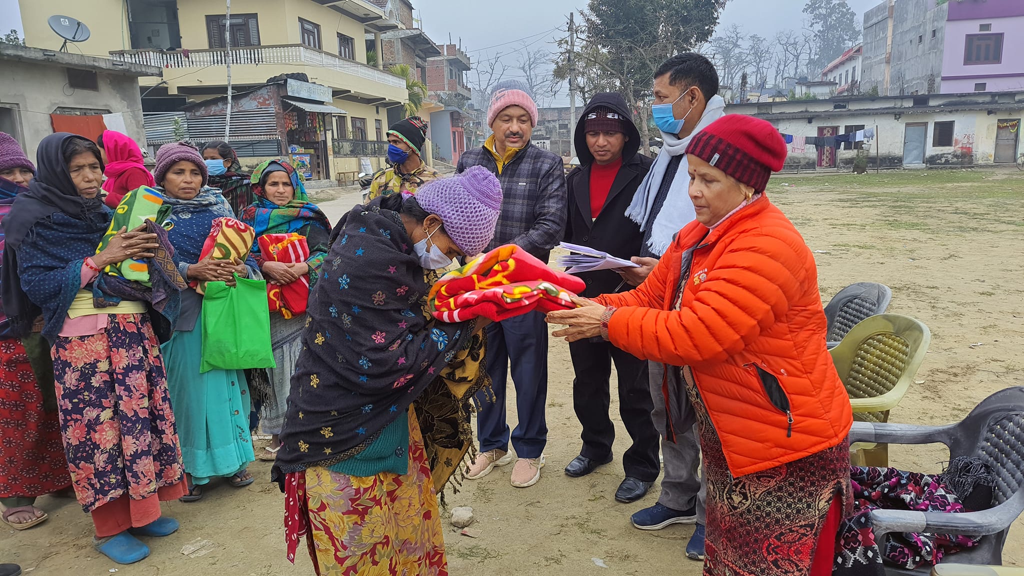 'दिगो बिकास'समृद्ध गोदावरी' अभियान ले कम्बल बितरण अभियान थाल्यो